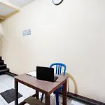 SPOT ON 91774 Kost Nusantara Sidoarjo