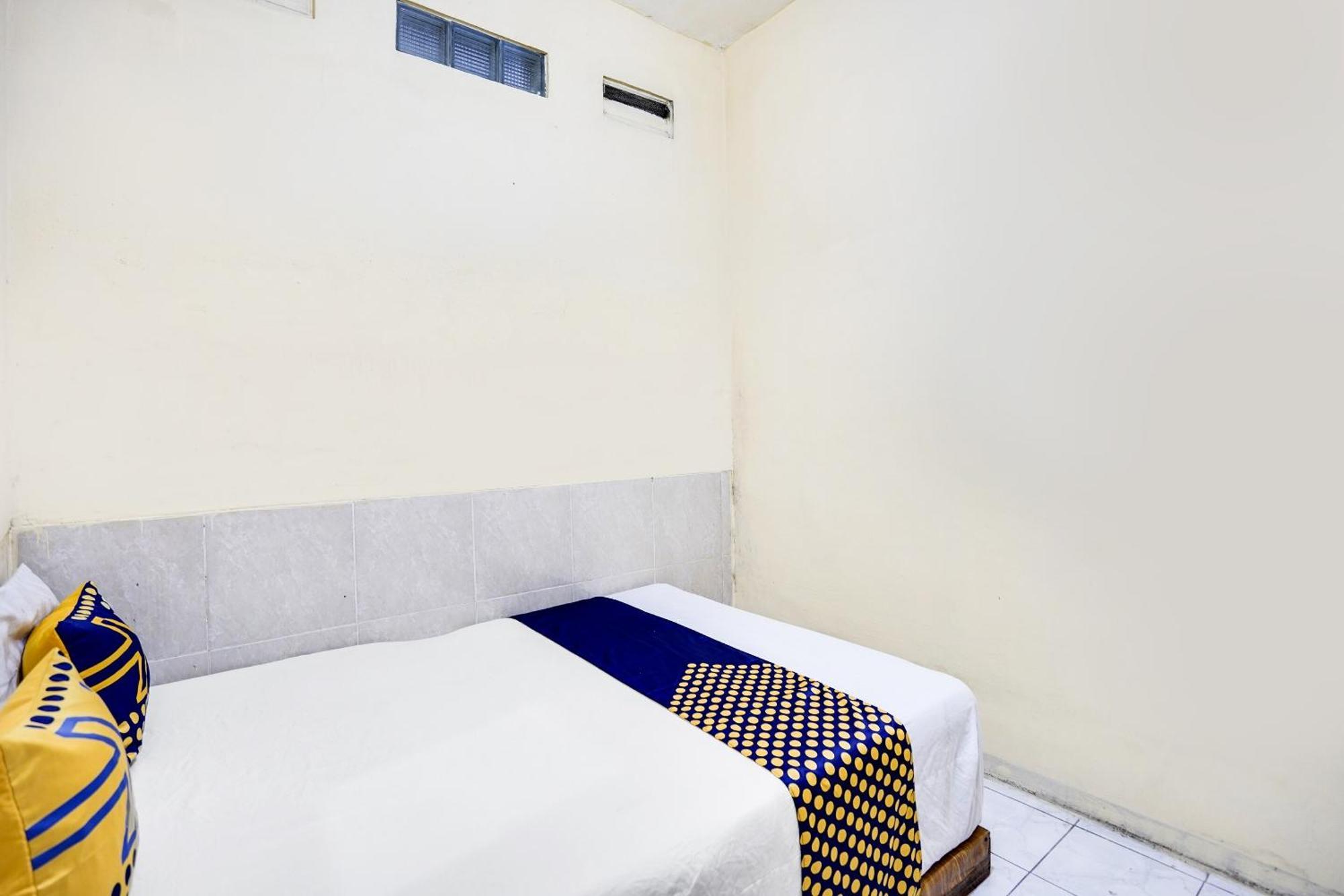 Spot On 91774 Kost Nusantara 2* Sidoarjo